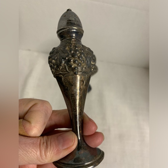 VIKING| Vintage Silver Plate Salt and Pepper Shakers - Picture 4 of 11